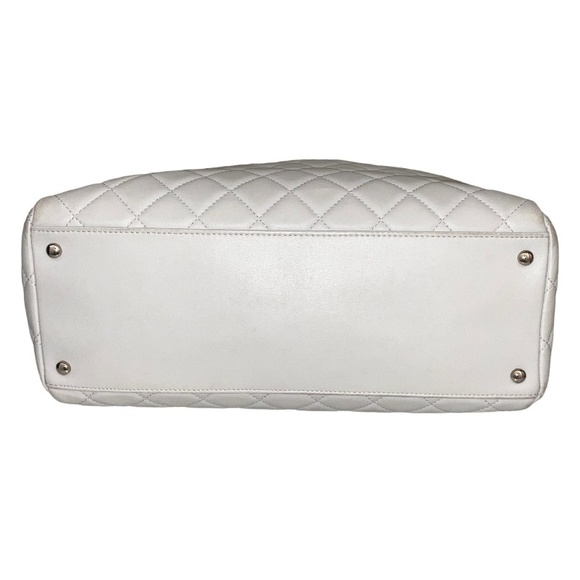 Chanel Matelasse Chain Tote Bag Light Gray Silver - Picture 3 of 10